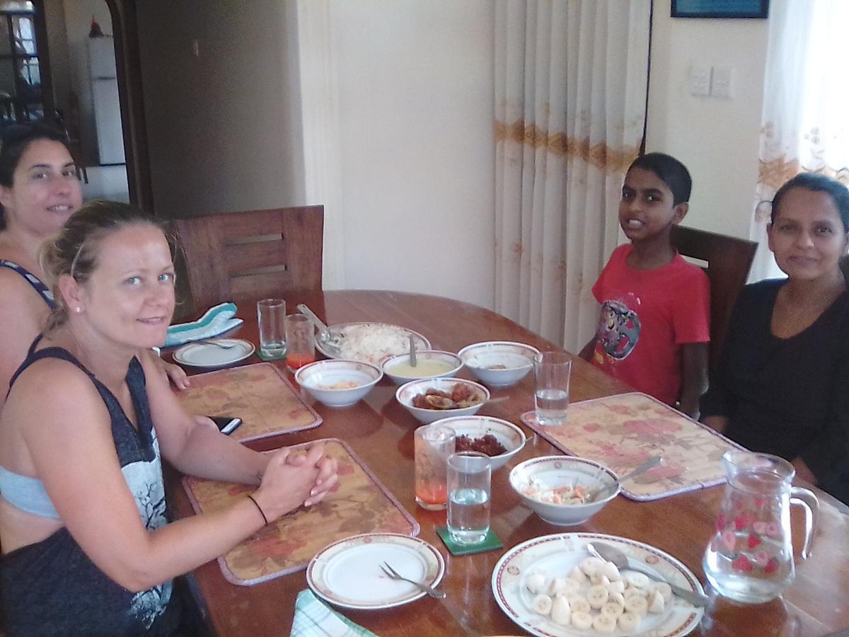 Nisha homestay inn Peradeniya Luaran gambar